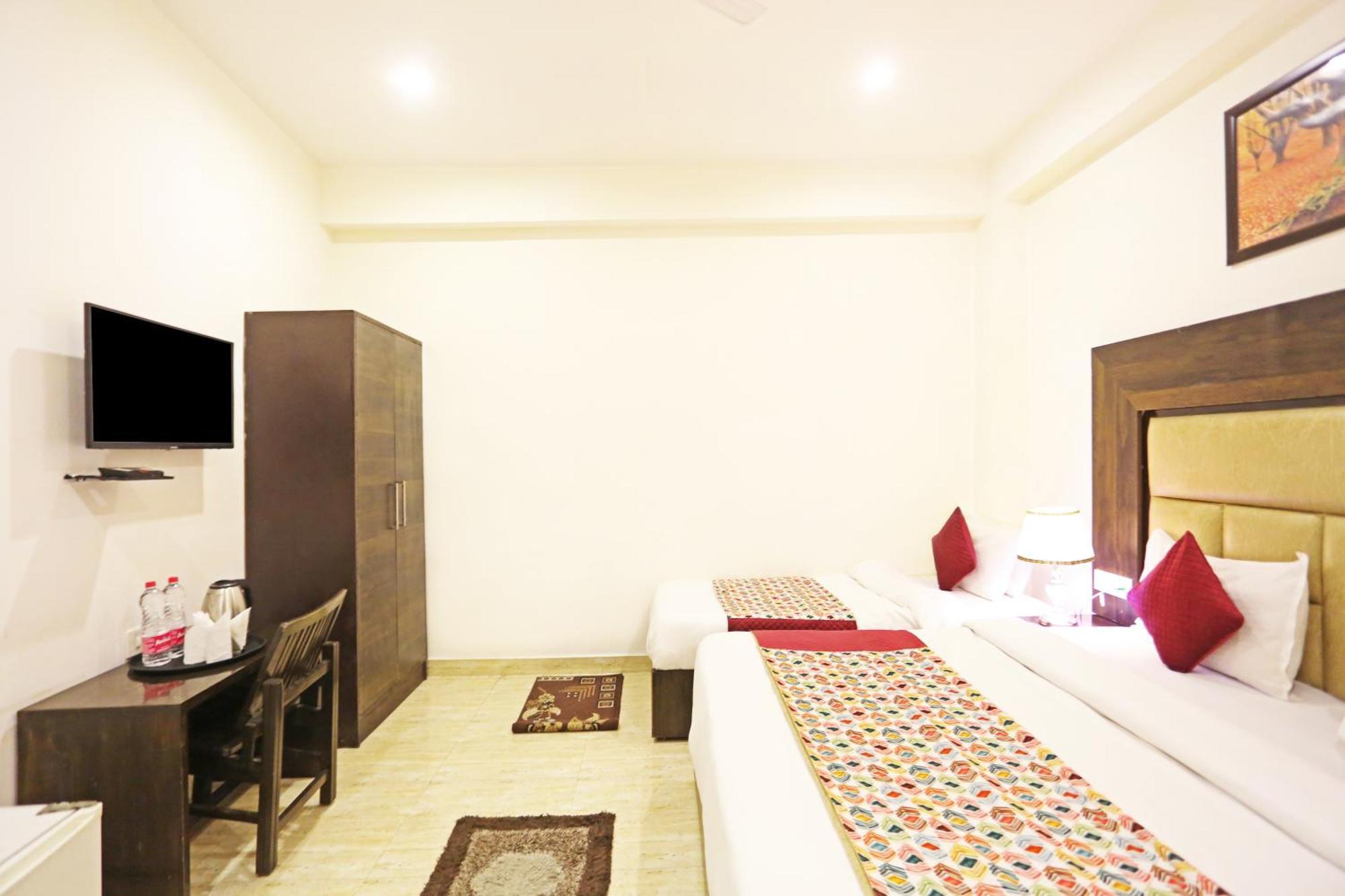 Airport Hotel Kiara - New Delhi Airport Bagian luar foto