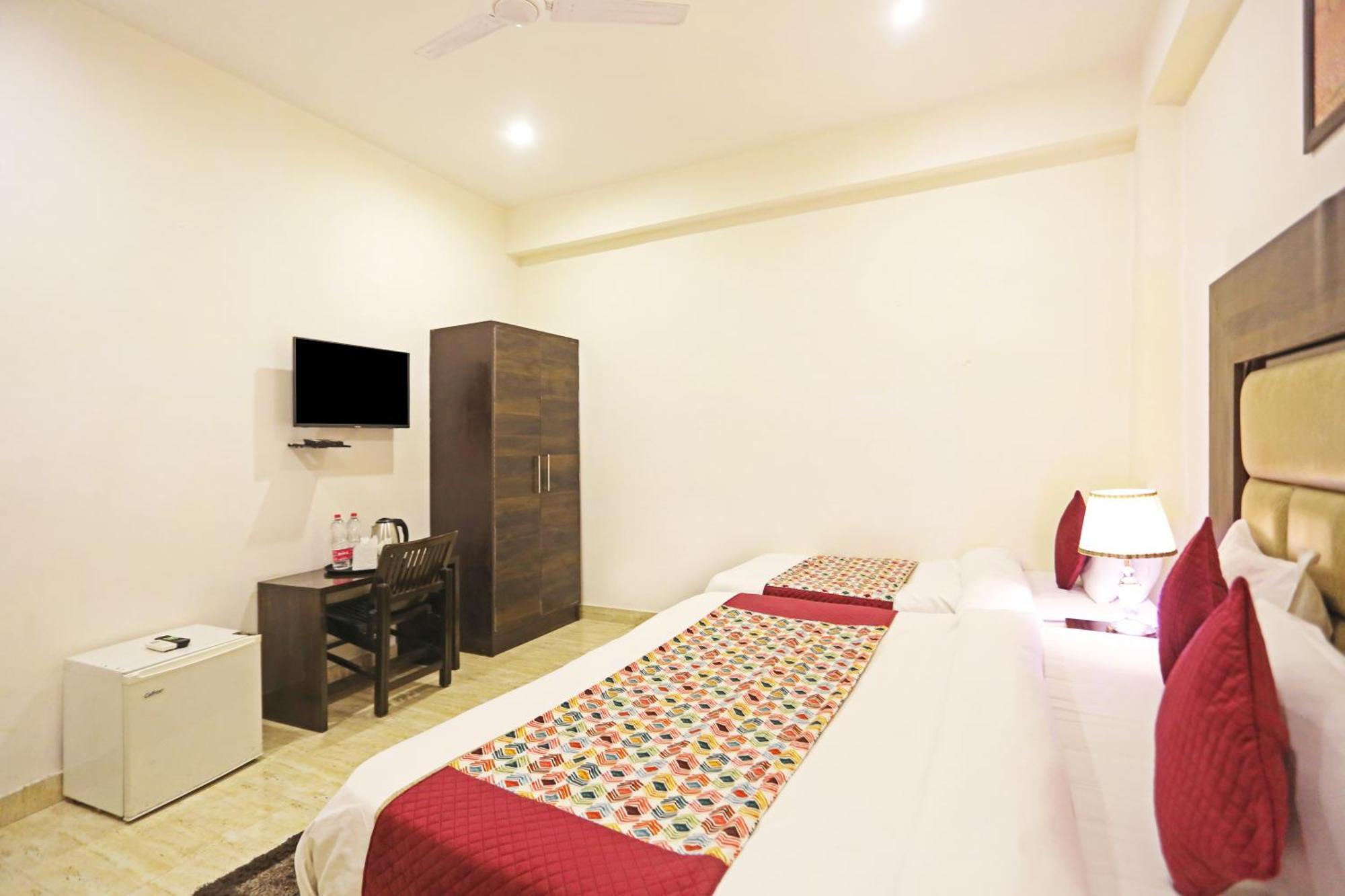 Airport Hotel Kiara - New Delhi Airport Bagian luar foto