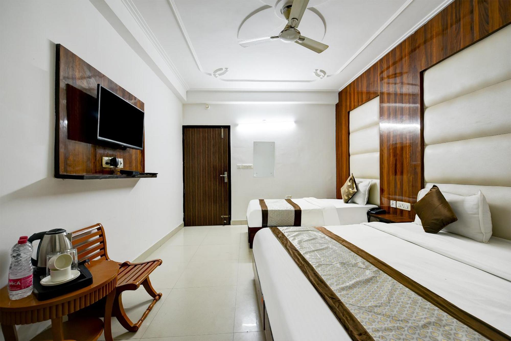 Airport Hotel Kiara - New Delhi Airport Bagian luar foto