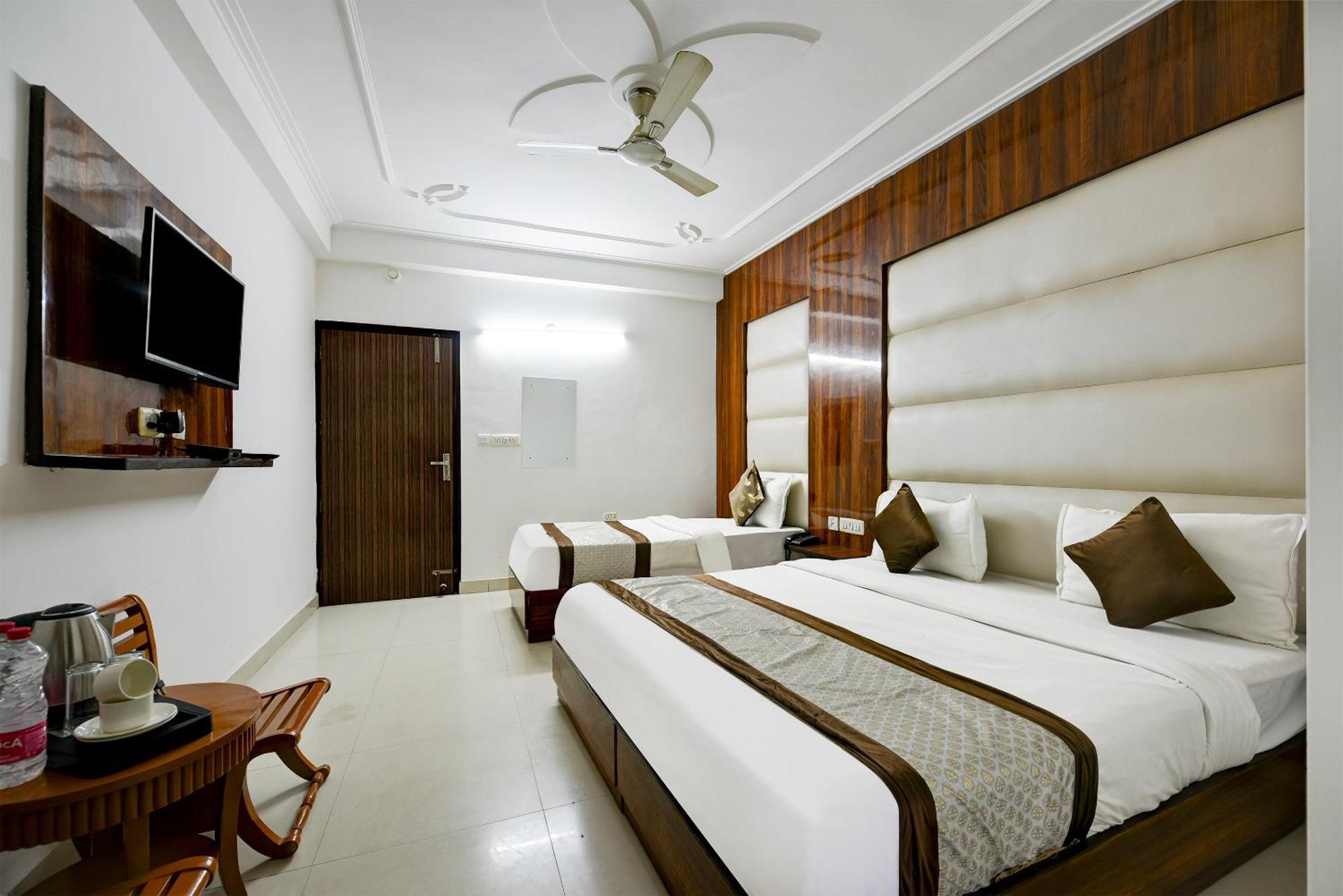 Airport Hotel Kiara - New Delhi Airport Bagian luar foto