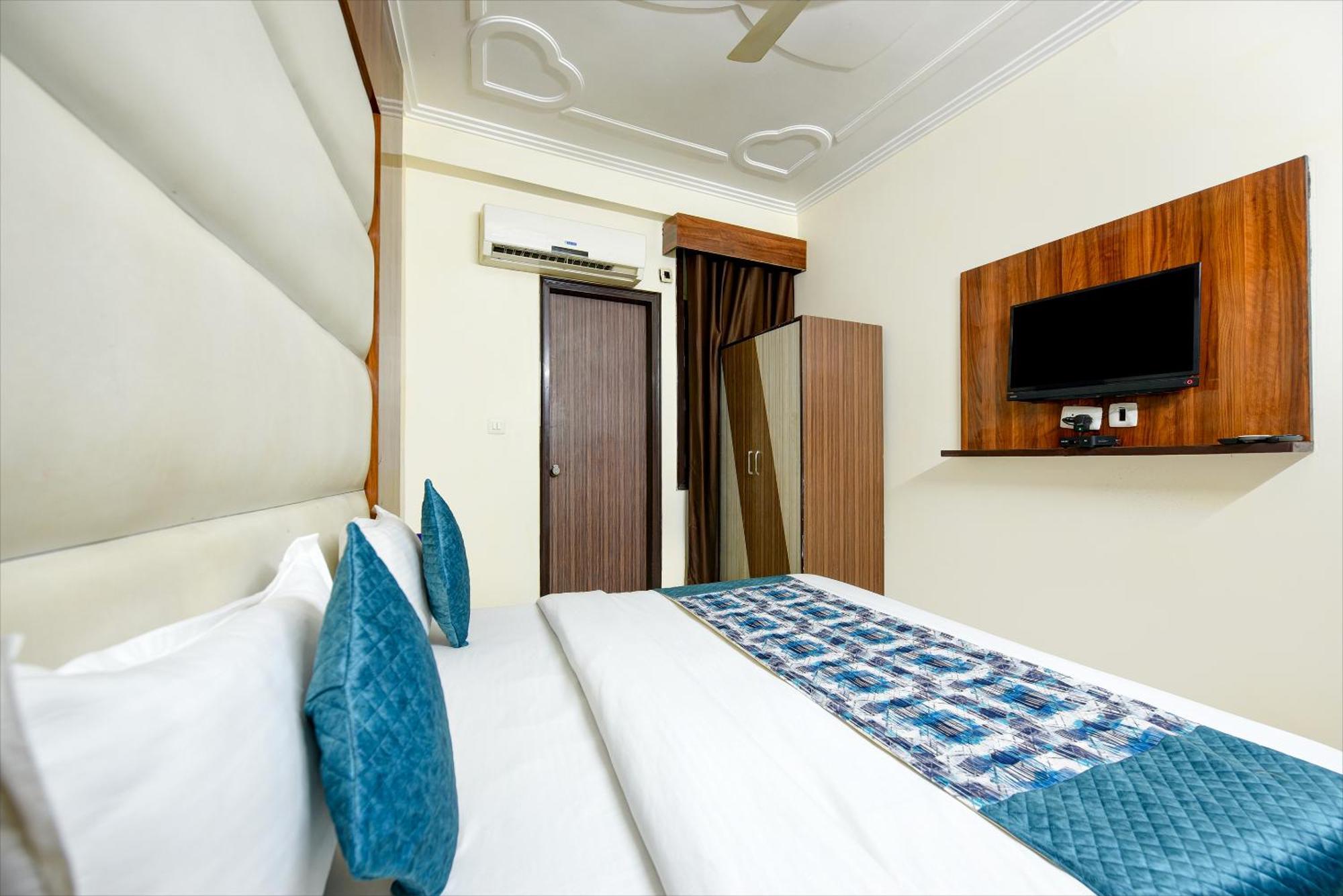 Airport Hotel Kiara - New Delhi Airport Bagian luar foto